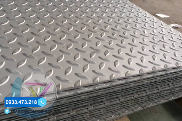 Gia Công Dập Gân Inox, Dập Tấm Chống Trượt Giá Rẻ Gia Công Dập Gân Inox, Dập Tấm Chống Trượt Giá Rẻ