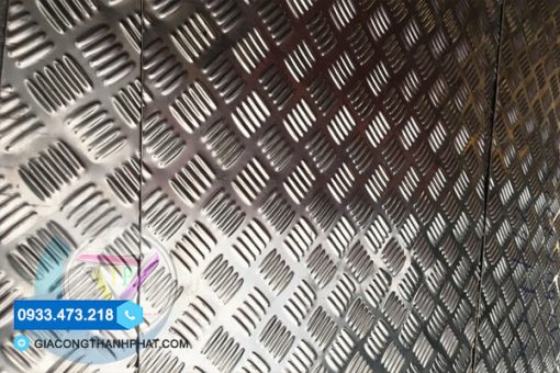 Gia Công Dập Gân Tấm Inox