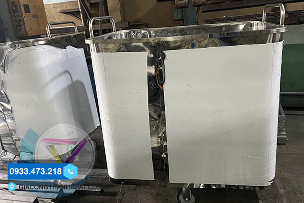 Gia công thùng xe đẩy inox