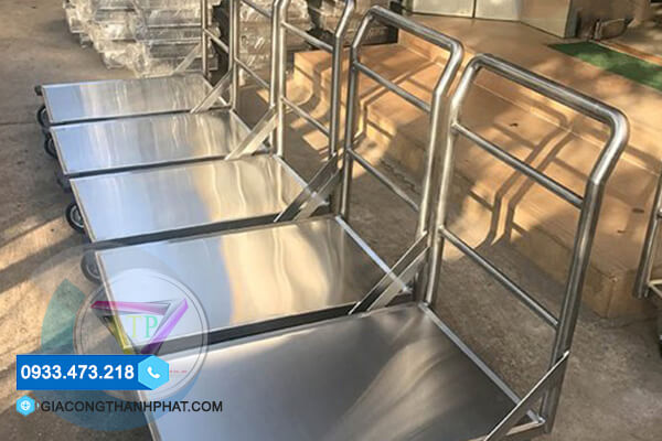 Gia công xe đẩy hàng inox 4 bánh 1 tầng