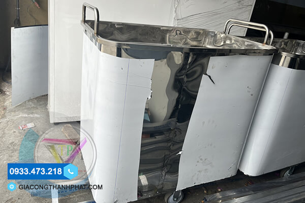 Gia công xe thùng inox đựng vải sợi