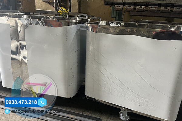 Gia công xe thùng nâng hạ tự động