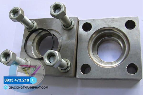 Mặt bích vuông thủy lực giá r�? width=