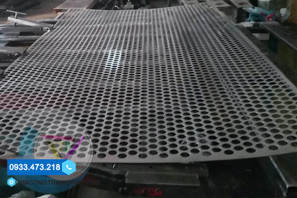 Tấm inox đục lỗ gia công