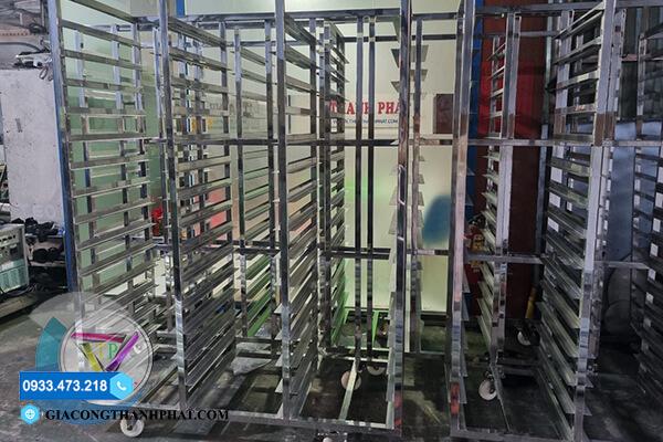 Gia công khung kệ inox di động