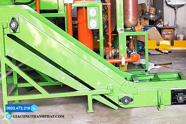 Băng tải xích cào chất lượng, giá r�? uy tín