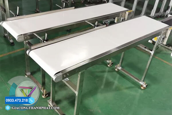 Đơn v�?sản xuất băng tải PVC trắng uy tín, giá r�? width=